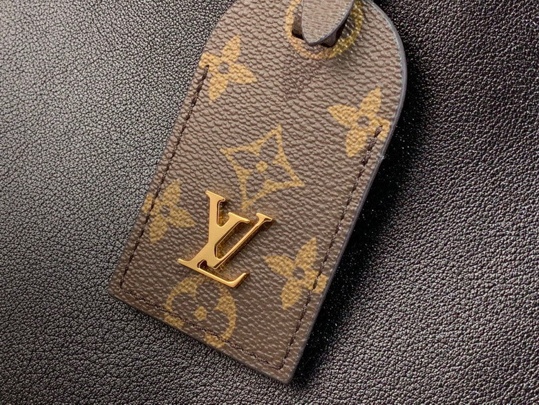 Louis Vuitton Inspired Handbags, AA+ Quality 100% Genuine Leather Classic Flap Medium Quilted Lambskin Black Gold, 18X 1 1X 5cm BL 4 Colour