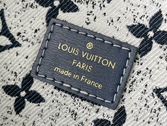 Louis Vuitton Inspired Handbags, AA+ Quality 100% Genuine Leather Classic Flap Medium Quilted Lambskin Black Gold, 18X 1 1X 5cm BL 4 Colour