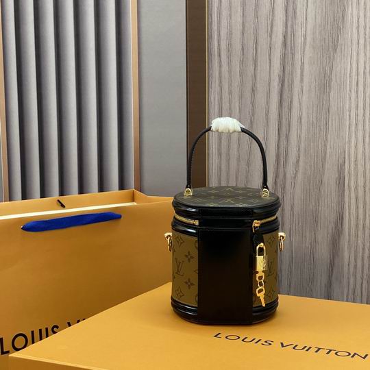 Louis Vuitton Inspired Handbags, AA+ Quality 100% Genuine Leather Classic Flap Medium Quilted Lambskin Black Gold, 18X 1 1X 5cm BL 4 Colour