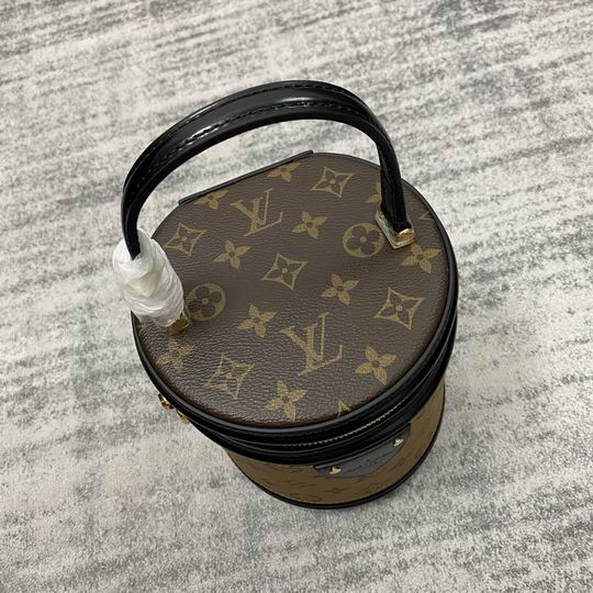 Louis Vuitton Inspired Handbags, AA+ Quality 100% Genuine Leather Classic Flap Medium Quilted Lambskin Black Gold, 18X 1 1X 5cm BL 4 Colour
