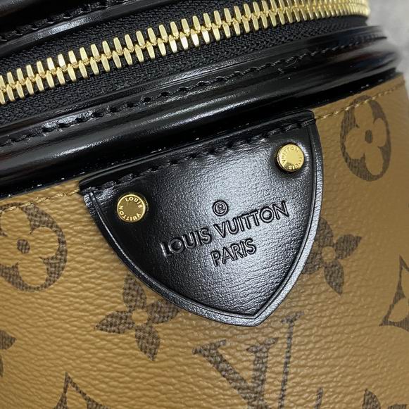 Louis Vuitton Inspired Handbags, AA+ Quality 100% Genuine Leather Classic Flap Medium Quilted Lambskin Black Gold, 18X 1 1X 5cm BL 4 Colour