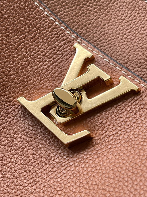 Louis Vuitton Inspired Handbags, AA+ Quality 100% Genuine Leather Classic Flap Medium Quilted Lambskin Black Gold, 18X 1 1X 5cm BL 4 Colour