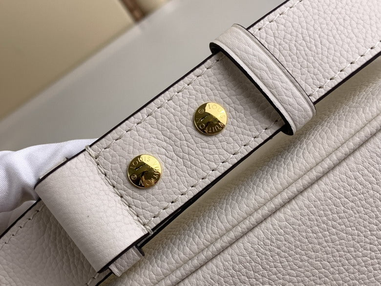 Louis Vuitton Inspired Handbags, AA+ Quality 100% Genuine Leather Classic Flap Medium Quilted Lambskin Black Gold, 18X 1 1X 5cm BL 4 Colour