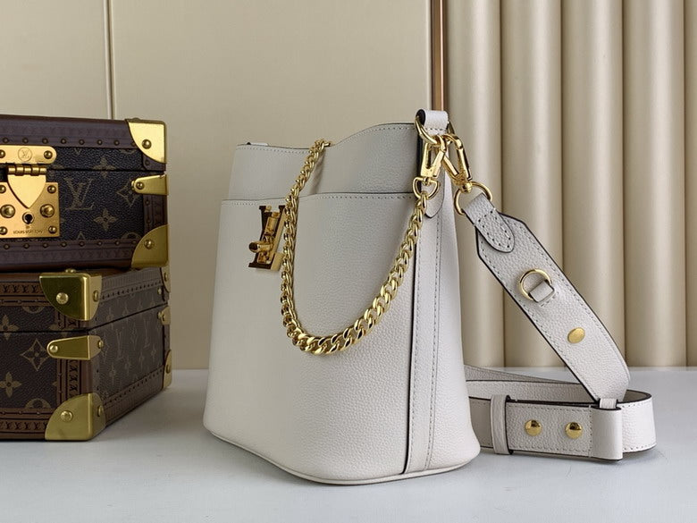 Louis Vuitton Inspired Handbags, AA+ Quality 100% Genuine Leather Classic Flap Medium Quilted Lambskin Black Gold, 18X 1 1X 5cm BL 4 Colour