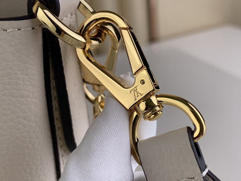 Louis Vuitton Inspired Handbags, AA+ Quality 100% Genuine Leather Classic Flap Medium Quilted Lambskin Black Gold, 18X 1 1X 5cm BL 4 Colour