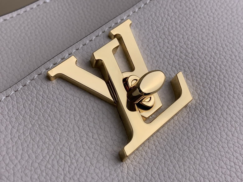 Louis Vuitton Inspired Handbags, AA+ Quality 100% Genuine Leather Classic Flap Medium Quilted Lambskin Black Gold, 18X 1 1X 5cm BL 4 Colour