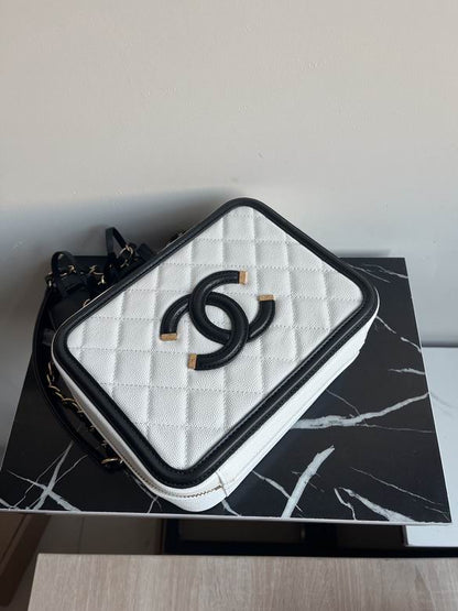 Chanel Inspired Handbags, AA+ Quality 100% Genuine Leather Classic Flap Medium Quilted Lambskin Black Gold, 21 cm BL 4 Colour for chanel hand bag