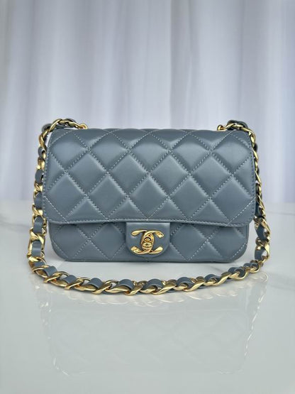 This is Chanel Inspired Handbags, AA+ Quality 100% Genuine Leather Classic Flap Medium Quilted Lambskin Black Gold, 18X 1 1X 5cm BL 4 Colour