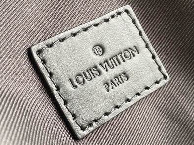 Louis vuitton Inspired Handbags, AA+ Quality 100% Genuine Leather Classic Flap Medium Quilted Lambskin Black Gold, 18X 1 1X 5cm BL 4 Colour