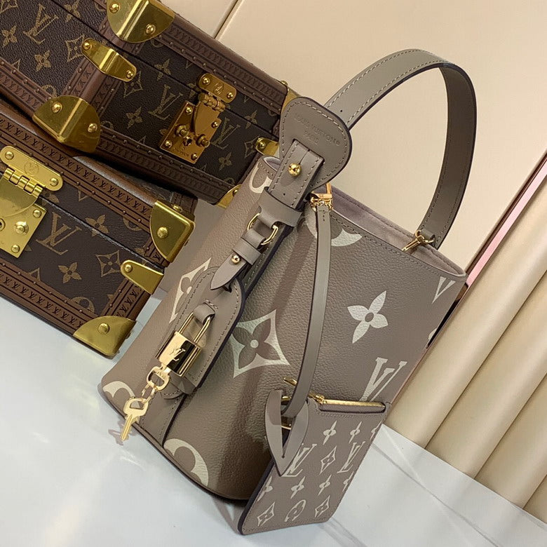 Louis Vuitton Inspired Handbags, AA+ Quality 100% Genuine Leather Classic Flap Medium Quilted Lambskin Black Gold, 18X 1 1X 5cm BL 4 Colour