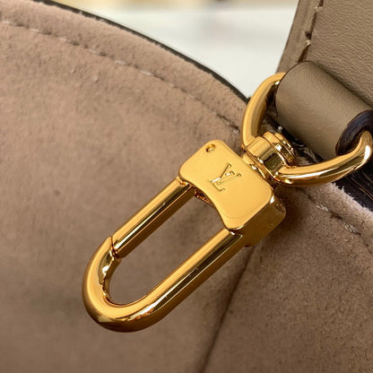 Louis Vuitton Inspired Handbags, AA+ Quality 100% Genuine Leather Classic Flap Medium Quilted Lambskin Black Gold, 18X 1 1X 5cm BL 4 Colour