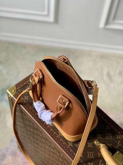 Louis Vuitton Inspired Handbags, AA+ Quality 100% Genuine Leather Classic Flap Medium Quilted Lambskin Black Gold, 18X 1 1X 5cm BL 4 Colour