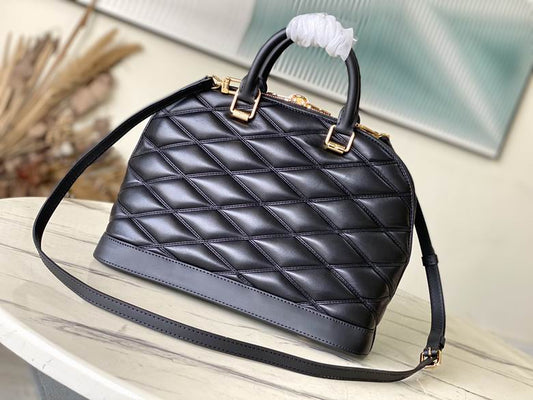 Louis Vuitton Inspired Handbags, AA+ Quality 100% Genuine Leather Classic Flap Medium Quilted Lambskin Black Gold, 18X 1 1X 5cm BL 4 Colour