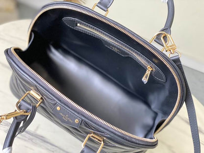 Louis Vuitton Inspired Handbags, AA+ Quality 100% Genuine Leather Classic Flap Medium Quilted Lambskin Black Gold, 18X 1 1X 5cm BL 4 Colour