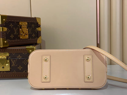 Louis Vuitton Inspired Handbags, AA+ Quality 100% Genuine Leather Classic Flap Medium Quilted Lambskin Black Gold, 18X 1 1X 5cm BL 4 Colour
