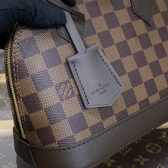 Louis Vuitton Inspired Handbags, AA+ Quality 100% Genuine Leather Classic Flap Medium Quilted Lambskin Black Gold, 18X 1 1X 5cm BL 4 Colour