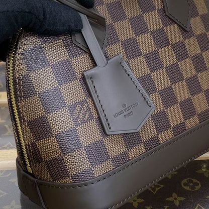 Louis Vuitton Inspired Handbags, AA+ Quality 100% Genuine Leather Classic Flap Medium Quilted Lambskin Black Gold, 18X 1 1X 5cm BL 4 Colour
