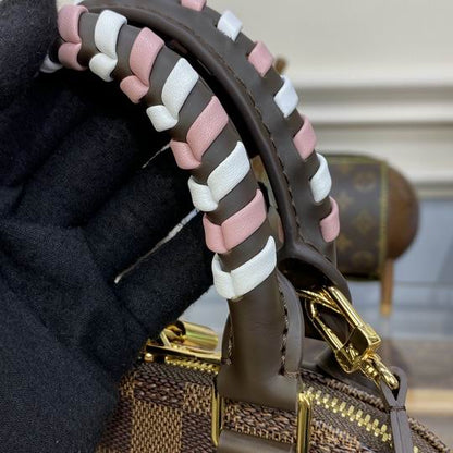 Louis Vuitton Inspired Handbags, AA+ Quality 100% Genuine Leather Classic Flap Medium Quilted Lambskin Black Gold, 18X 1 1X 5cm BL 4 Colour