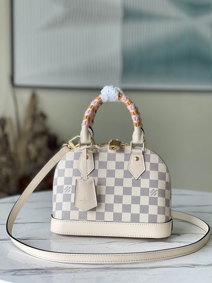 Louis Vuitton Inspired Handbags, AA+ Quality 100% Genuine Leather Classic Flap Medium Quilted Lambskin Black Gold, 18X 1 1X 5cm BL 4 Colour