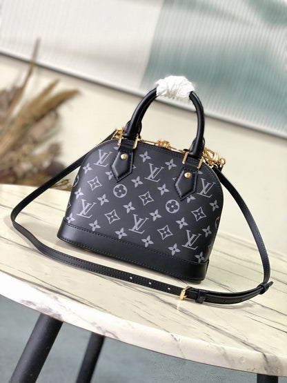 Louis Vuitton Inspired Handbags, AA+ Quality 100% Genuine Leather Classic Flap Medium Quilted Lambskin Black Gold, 18X 1 1X 5cm BL 4 Colour