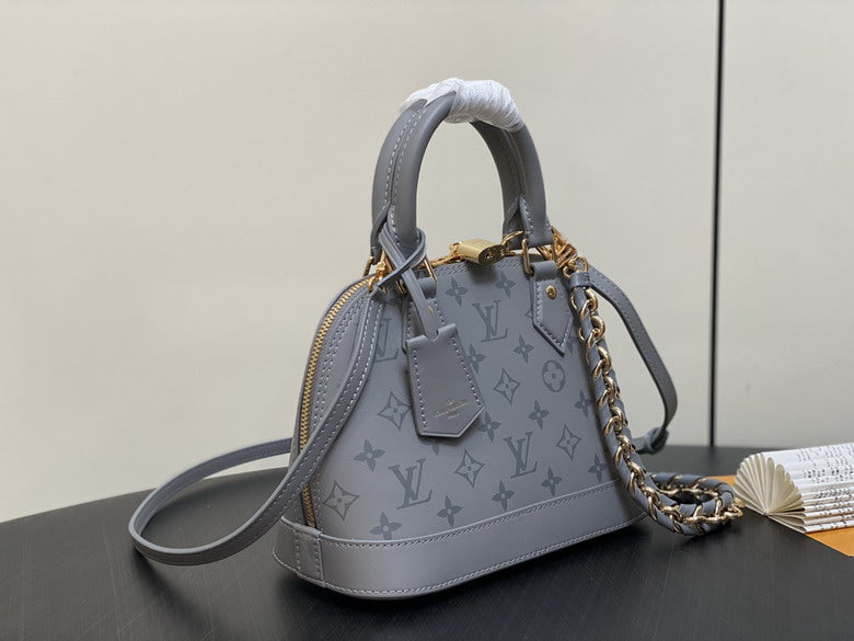 Louis Vuitton Inspired Handbags, AA+ Quality 100% Genuine Leather Classic Flap Medium Quilted Lambskin Black Gold, 18X 1 1X 5cm BL 4 Colour