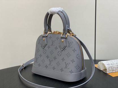Louis Vuitton Inspired Handbags, AA+ Quality 100% Genuine Leather Classic Flap Medium Quilted Lambskin Black Gold, 18X 1 1X 5cm BL 4 Colour