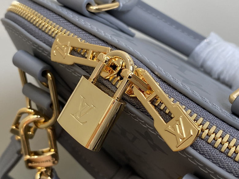 Louis Vuitton Inspired Handbags, AA+ Quality 100% Genuine Leather Classic Flap Medium Quilted Lambskin Black Gold, 18X 1 1X 5cm BL 4 Colour