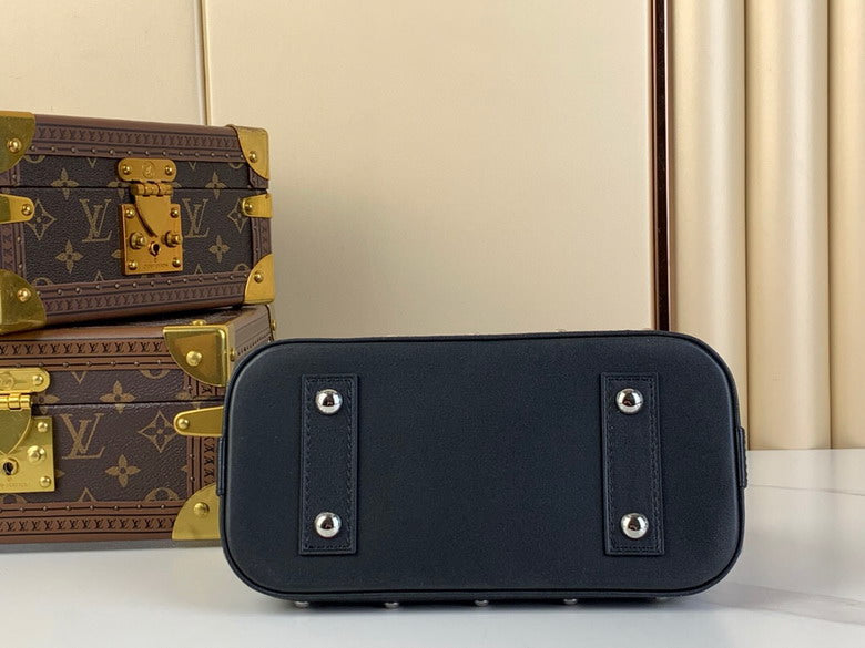 Louis Vuitton Inspired Handbags, AA+ Quality 100% Genuine Leather Classic Flap Medium Quilted Lambskin Black Gold, 18X 1 1X 5cm BL 4 Colour