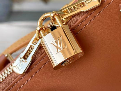Louis Vuitton Inspired Handbags, AA+ Quality 100% Genuine Leather Classic Flap Medium Quilted Lambskin Black Gold, 18X 1 1X 5cm BL 4 Colour