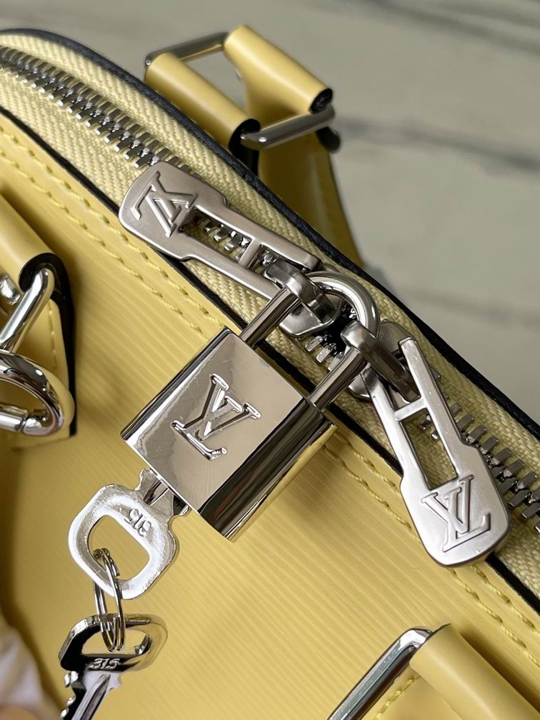 Louis Vuitton Inspired Handbags, AA+ Quality 100% Genuine Leather Classic Flap Medium Quilted Lambskin Black Gold, 18X 1 1X 5cm BL 4 Colour