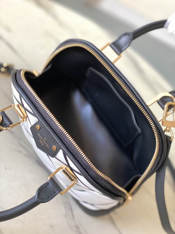 Louis Vuitton Inspired Handbags, AA+ Quality 100% Genuine Leather Classic Flap Medium Quilted Lambskin Black Gold, 18X 1 1X 5cm BL 4 Colour