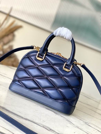 Louis Vuitton Inspired Handbags, AA+ Quality 100% Genuine Leather Classic Flap Medium Quilted Lambskin Black Gold, 18X 1 1X 5cm BL 4 Colour