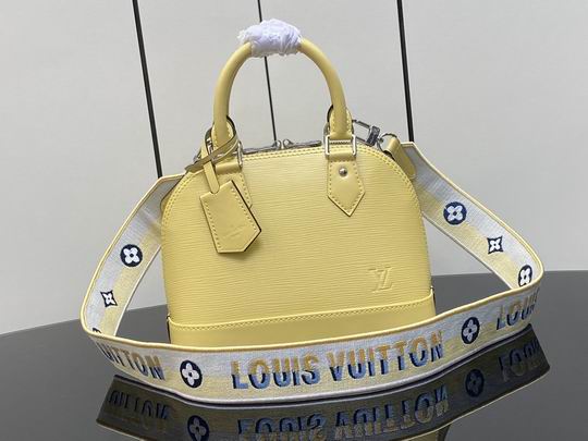 Louis Vuitton Inspired Handbags, AA+ Quality 100% Genuine Leather Classic Flap Medium Quilted Lambskin Black Gold, 18X 1 1X 5cm BL 4 Colour