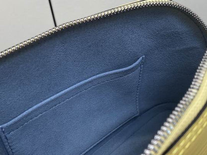 Louis Vuitton Inspired Handbags, AA+ Quality 100% Genuine Leather Classic Flap Medium Quilted Lambskin Black Gold, 18X 1 1X 5cm BL 4 Colour