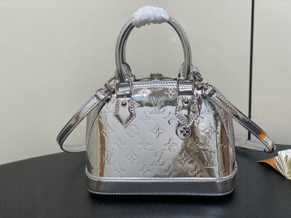 Louis Vuitton Inspired Handbags, AA+ Quality 100% Genuine Leather Classic Flap Medium Quilted Lambskin Black Gold, 18X 1 1X 5cm BL 4 Colour