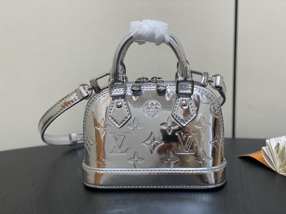 Louis Vuitton Inspired Handbags, AA+ Quality 100% Genuine Leather Classic Flap Medium Quilted Lambskin Black Gold, 18X 1 1X 5cm BL 4 Colour