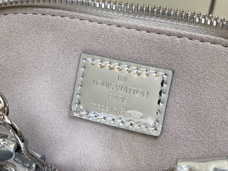 Louis Vuitton Inspired Handbags, AA+ Quality 100% Genuine Leather Classic Flap Medium Quilted Lambskin Black Gold, 18X 1 1X 5cm BL 4 Colour