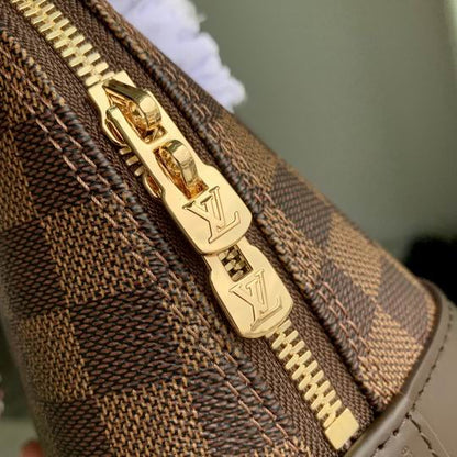 Louis Vuitton Inspired Handbags, AA+ Quality 100% Genuine Leather Classic Flap Medium Quilted Lambskin Black Gold, 18X 1 1X 5cm BL 4 Colour