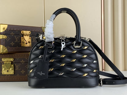 Louis Vuitton Inspired Handbags, AA+ Quality 100% Genuine Leather Classic Flap Medium Quilted Lambskin Black Gold, 18X 1 1X 5cm BL 4 Colour