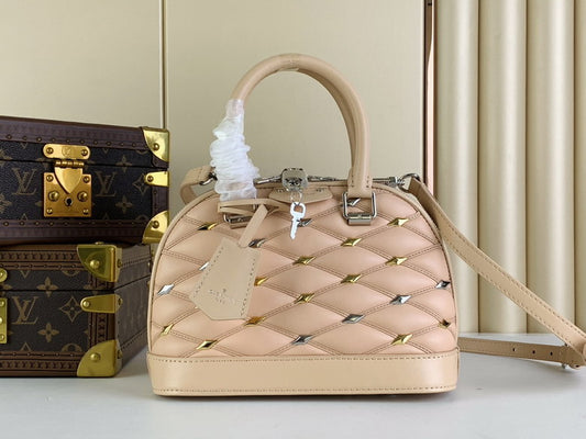 Louis Vuitton Inspired Handbags, AA+ Quality 100% Genuine Leather Classic Flap Medium Quilted Lambskin Black Gold, 18X 1 1X 5cm BL 4 Colour