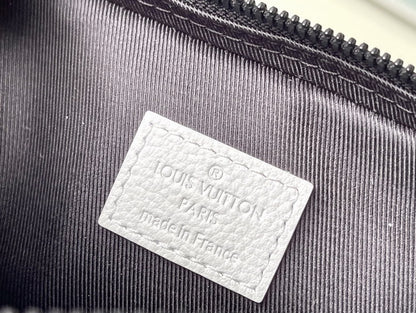 Louis vuitton Inspired Handbags, AA+ Quality 100% Genuine Leather Classic Flap Medium Quilted Lambskin Black Gold, 18X 1 1X 5cm BL 4 Colour