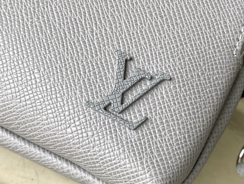 Louis vuitton Inspired Handbags, AA+ Quality 100% Genuine Leather Classic Flap Medium Quilted Lambskin Black Gold, 18X 1 1X 5cm BL 4 Colour