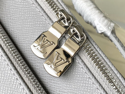 Louis vuitton Inspired Handbags, AA+ Quality 100% Genuine Leather Classic Flap Medium Quilted Lambskin Black Gold, 18X 1 1X 5cm BL 4 Colour