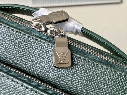 Louis vuitton Inspired Handbags, AA+ Quality 100% Genuine Leather Classic Flap Medium Quilted Lambskin Black Gold, 18X 1 1X 5cm BL 4 Colour