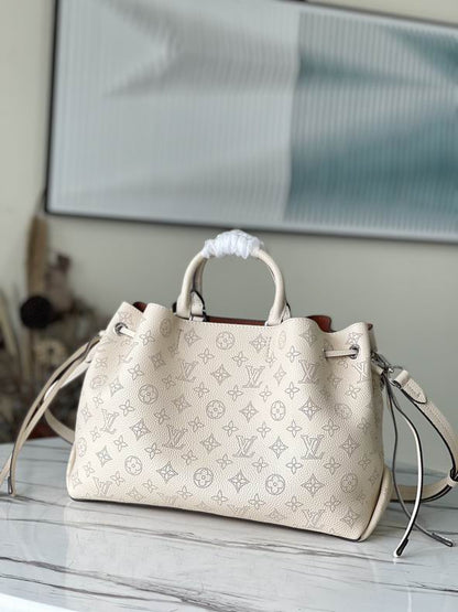 Louis vuitton Inspired Handbags, AA+ Quality 100% Genuine Leather Classic Flap Medium Quilted Lambskin Black Gold, 18X 1 1X 5cm BL 4 Colour