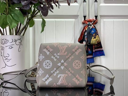 Louis vuitton Inspired Handbags, AA+ Quality 100% Genuine Leather Classic Flap Medium Quilted Lambskin Black Gold, 18X 1 1X 5cm BL 4 Colour