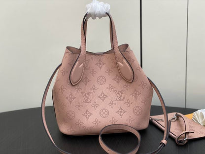 louis vuitton Inspired Handbags, AA+ Quality 100% Genuine Leather Classic Flap Medium Quilted Lambskin Black Gold, 18X 1 1X 5cm BL 4 Colour