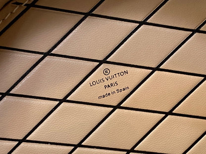 louis vuitton Inspired Handbags, AA+ Quality 100% Genuine Leather Classic Flap Medium Quilted Lambskin Black Gold, 18X 1 1X 5cm BL 4 Colour