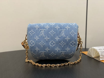 Louis vuitton Inspired Handbags, AA+ Quality 100% Genuine Leather Classic Flap Medium Quilted Lambskin Black Gold, 18X 1 1X 5cm BL 4 Colour
