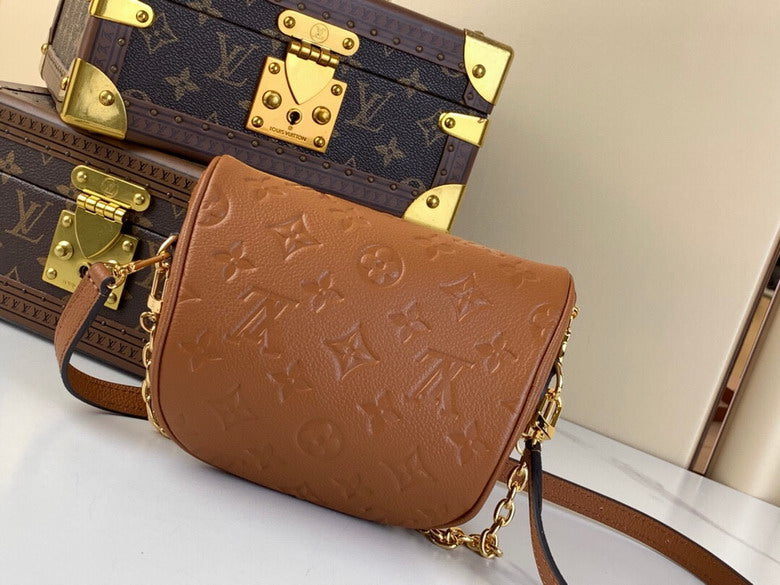 Louis vuitton Inspired Handbags, AA+ Quality 100% Genuine Leather Classic Flap Medium Quilted Lambskin Black Gold, 18X 1 1X 5cm BL 4 Colour